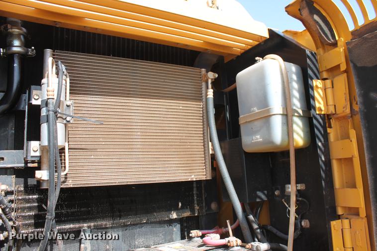 image for item DD5236 2007 John Deere 200C LC excavator