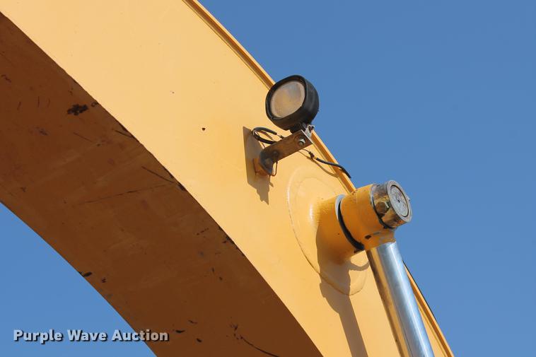 image for item DD5236 2007 John Deere 200C LC excavator