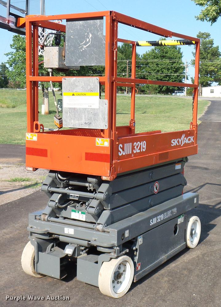 image for item DD8293 2009 Skyjack SJIII 3219 scissor lift