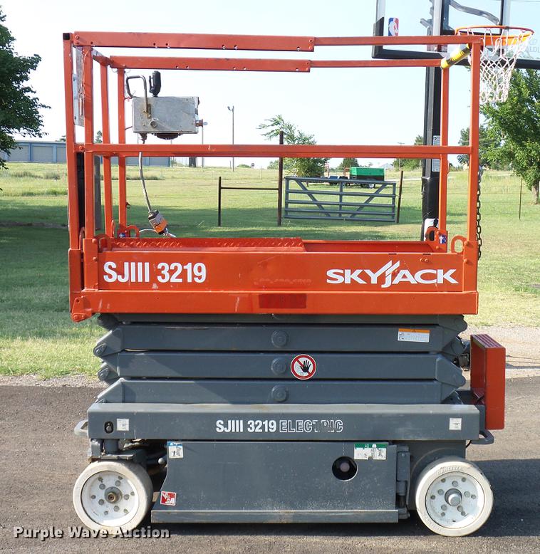 image for item DD8293 2009 Skyjack SJIII 3219 scissor lift