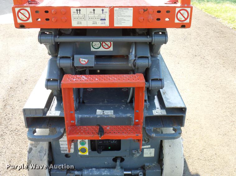 image for item DD8293 2009 Skyjack SJIII 3219 scissor lift