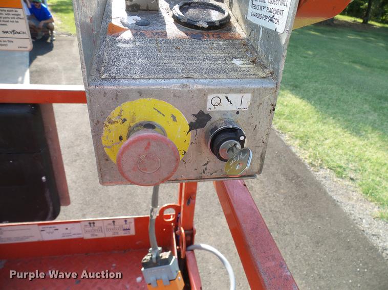 image for item DD8293 2009 Skyjack SJIII 3219 scissor lift