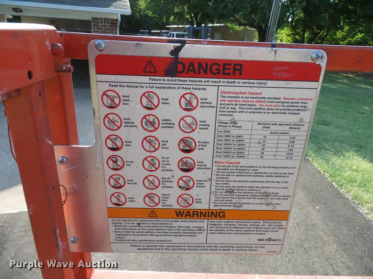 image for item DD8293 2009 Skyjack SJIII 3219 scissor lift