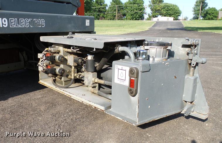 image for item DD8293 2009 Skyjack SJIII 3219 scissor lift