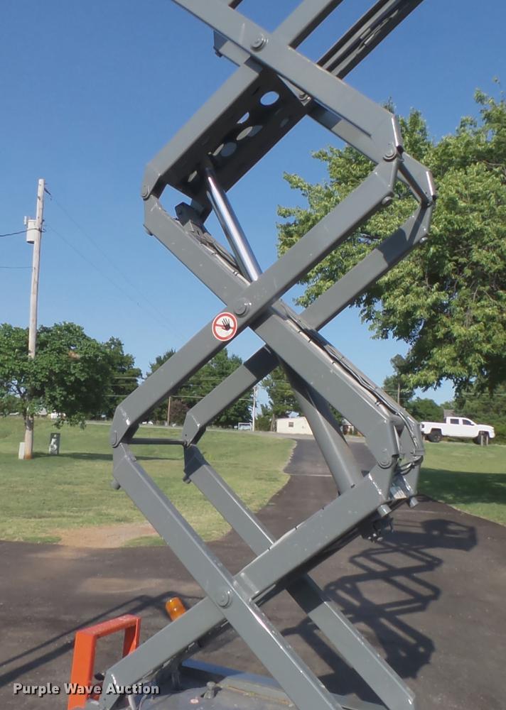image for item DD8293 2009 Skyjack SJIII 3219 scissor lift