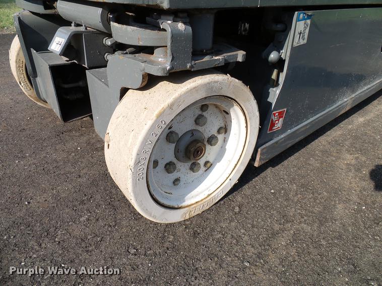 image for item DD8293 2009 Skyjack SJIII 3219 scissor lift