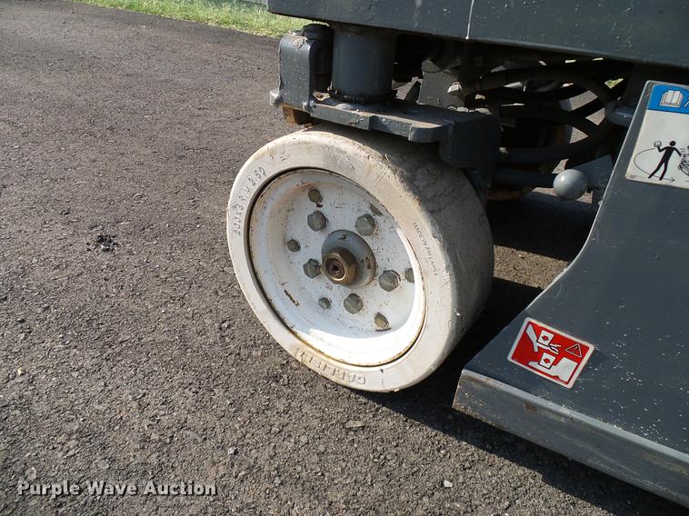 image for item DD8293 2009 Skyjack SJIII 3219 scissor lift