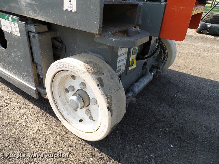 image for item DD8293 2009 Skyjack SJIII 3219 scissor lift