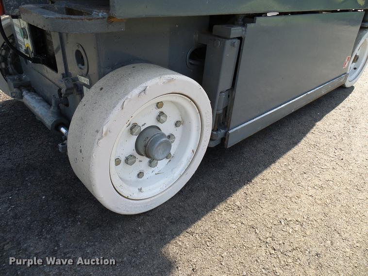 image for item DD8293 2009 Skyjack SJIII 3219 scissor lift