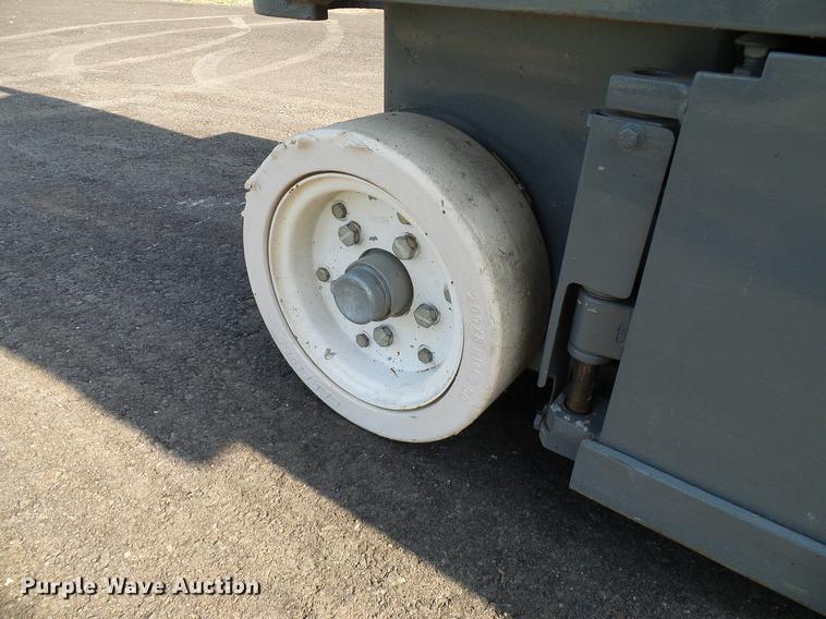 image for item DD8293 2009 Skyjack SJIII 3219 scissor lift