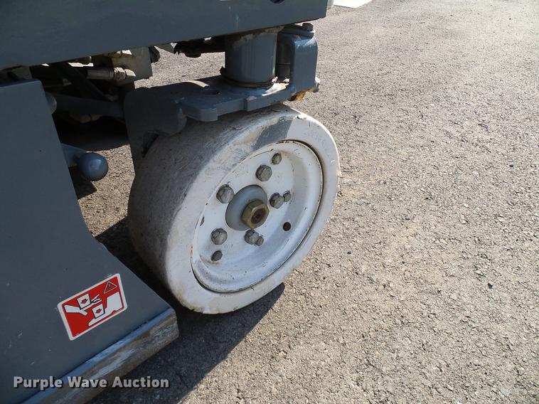 image for item DD8293 2009 Skyjack SJIII 3219 scissor lift