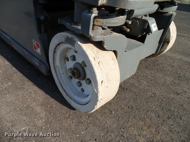 image for item DD8293 2009 Skyjack SJIII 3219 scissor lift