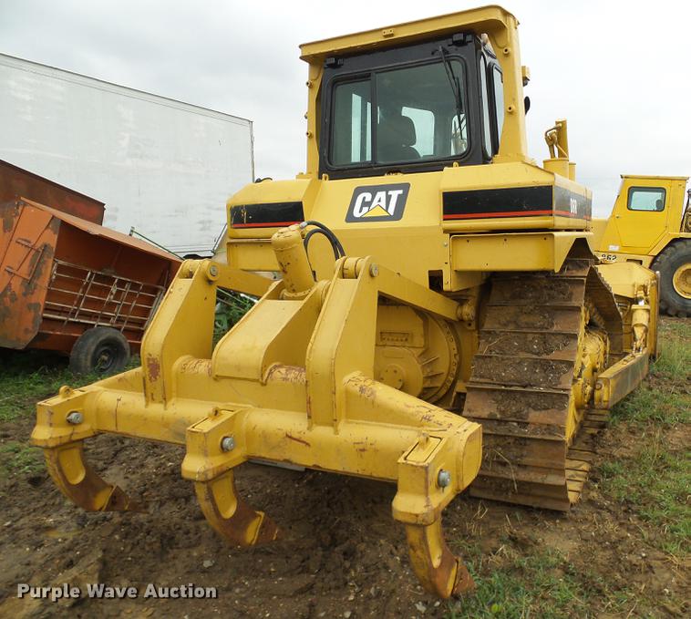 image for item DD8571 2006 Caterpillar D6R XL Series III dozer