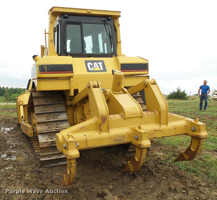 image for item DD8571 2006 Caterpillar D6R XL Series III dozer