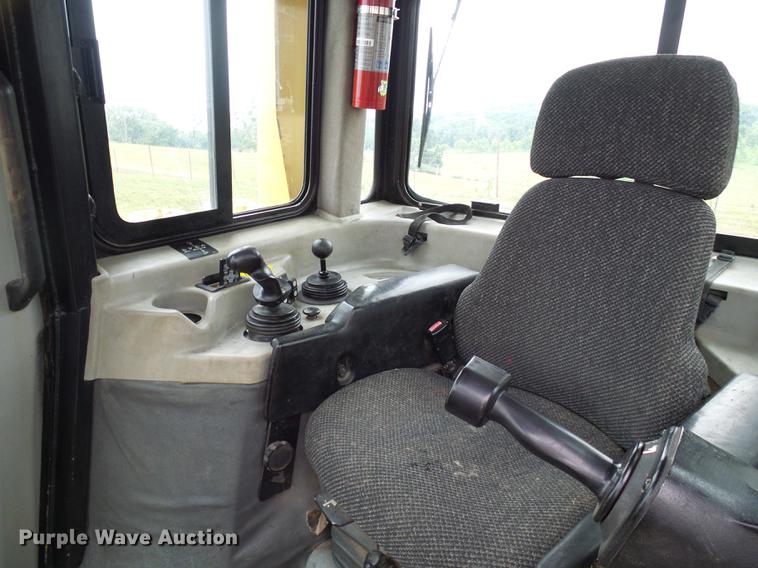 image for item DD8571 2006 Caterpillar D6R XL Series III dozer