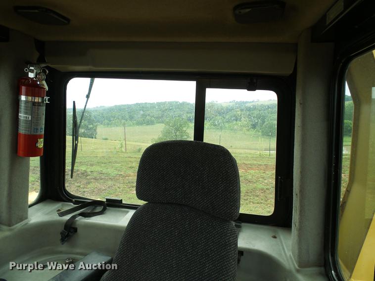 image for item DD8571 2006 Caterpillar D6R XL Series III dozer