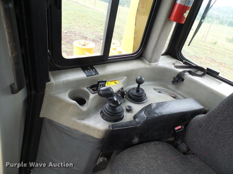 image for item DD8571 2006 Caterpillar D6R XL Series III dozer