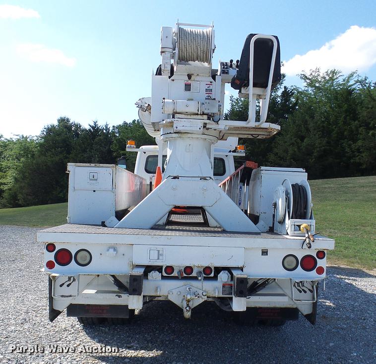 image for item DD8606 2004 Freightliner Business Class M2 digger derrick truck