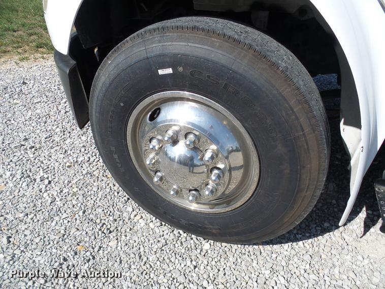 image for item DD8606 2004 Freightliner Business Class M2 digger derrick truck