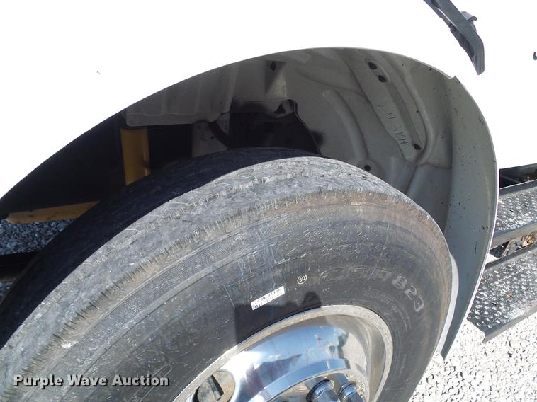 image for item DD8606 2004 Freightliner Business Class M2 digger derrick truck