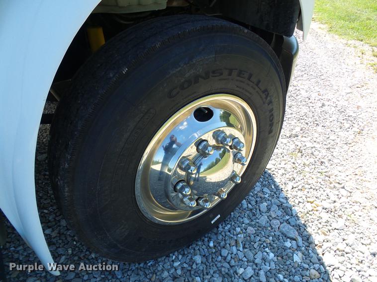 image for item DD8606 2004 Freightliner Business Class M2 digger derrick truck