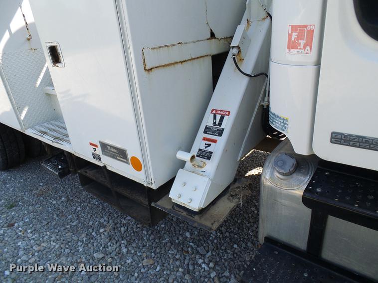 image for item DD8606 2004 Freightliner Business Class M2 digger derrick truck