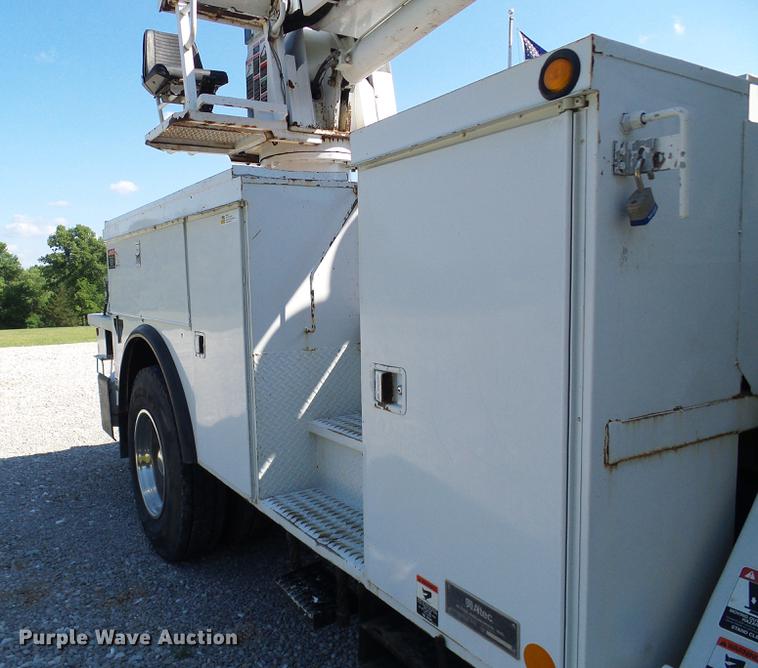 image for item DD8606 2004 Freightliner Business Class M2 digger derrick truck