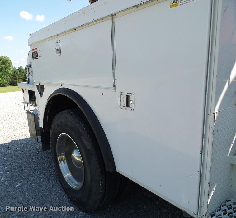 image for item DD8606 2004 Freightliner Business Class M2 digger derrick truck