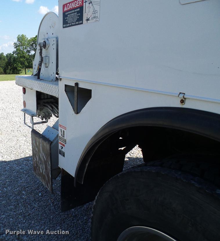 image for item DD8606 2004 Freightliner Business Class M2 digger derrick truck