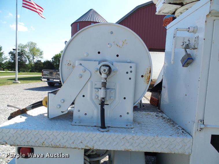 image for item DD8606 2004 Freightliner Business Class M2 digger derrick truck