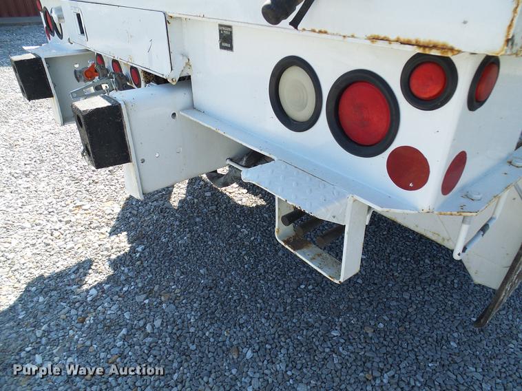 image for item DD8606 2004 Freightliner Business Class M2 digger derrick truck