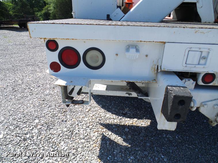 image for item DD8606 2004 Freightliner Business Class M2 digger derrick truck