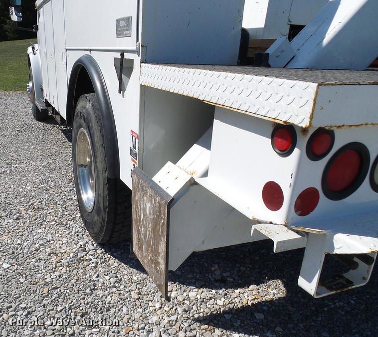 image for item DD8606 2004 Freightliner Business Class M2 digger derrick truck