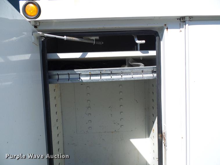 image for item DD8606 2004 Freightliner Business Class M2 digger derrick truck