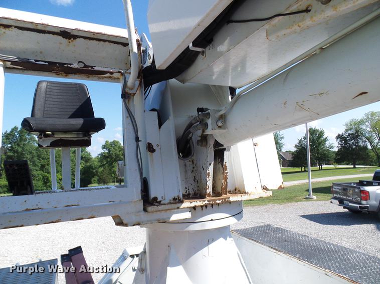 image for item DD8606 2004 Freightliner Business Class M2 digger derrick truck