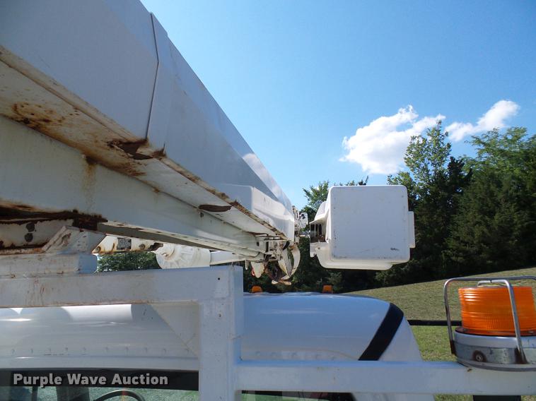 image for item DD8606 2004 Freightliner Business Class M2 digger derrick truck