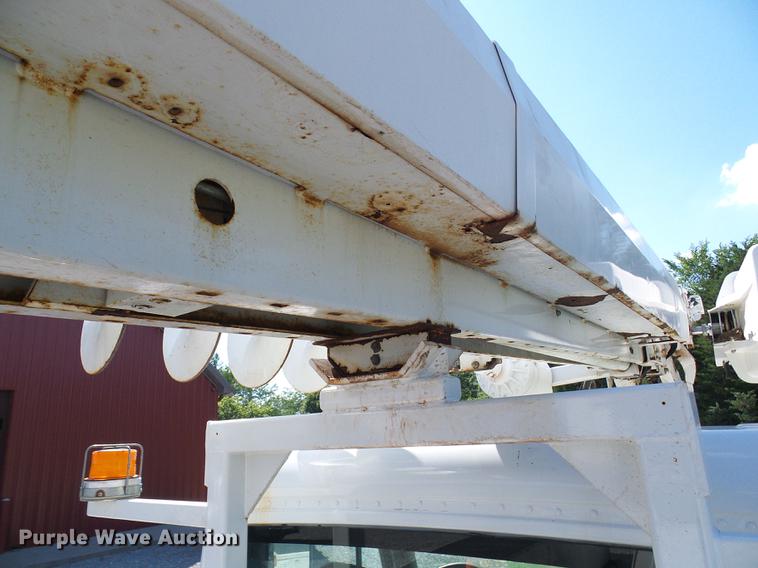 image for item DD8606 2004 Freightliner Business Class M2 digger derrick truck