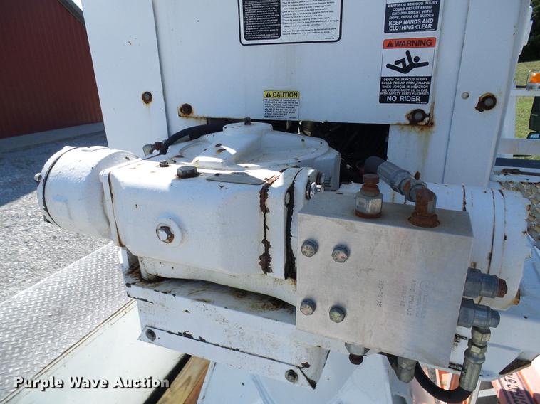 image for item DD8606 2004 Freightliner Business Class M2 digger derrick truck