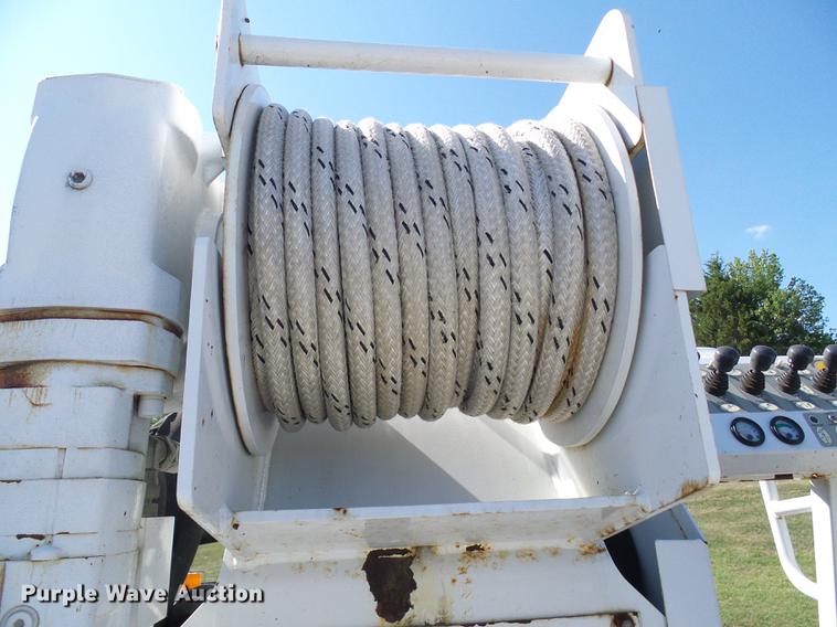 image for item DD8606 2004 Freightliner Business Class M2 digger derrick truck