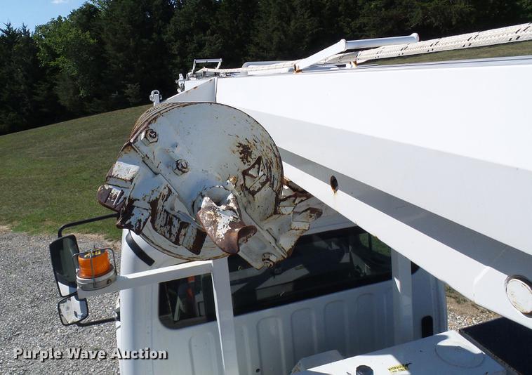 image for item DD8606 2004 Freightliner Business Class M2 digger derrick truck