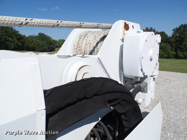 image for item DD8606 2004 Freightliner Business Class M2 digger derrick truck