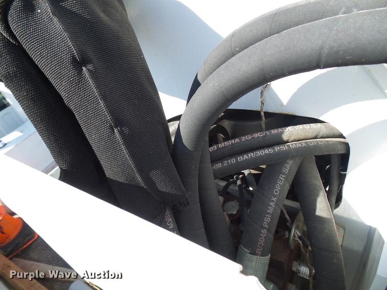 image for item DD8606 2004 Freightliner Business Class M2 digger derrick truck