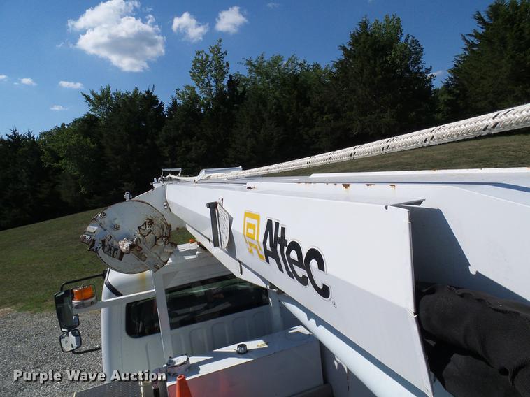 image for item DD8606 2004 Freightliner Business Class M2 digger derrick truck