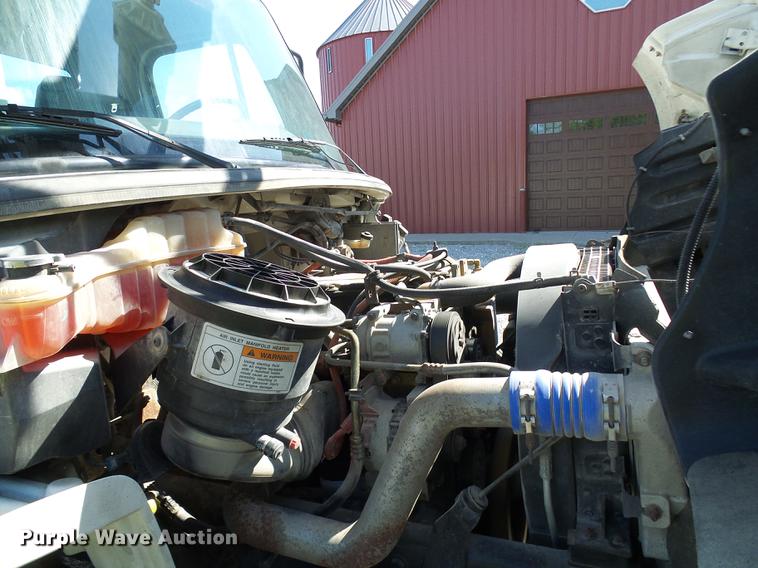 image for item DD8606 2004 Freightliner Business Class M2 digger derrick truck