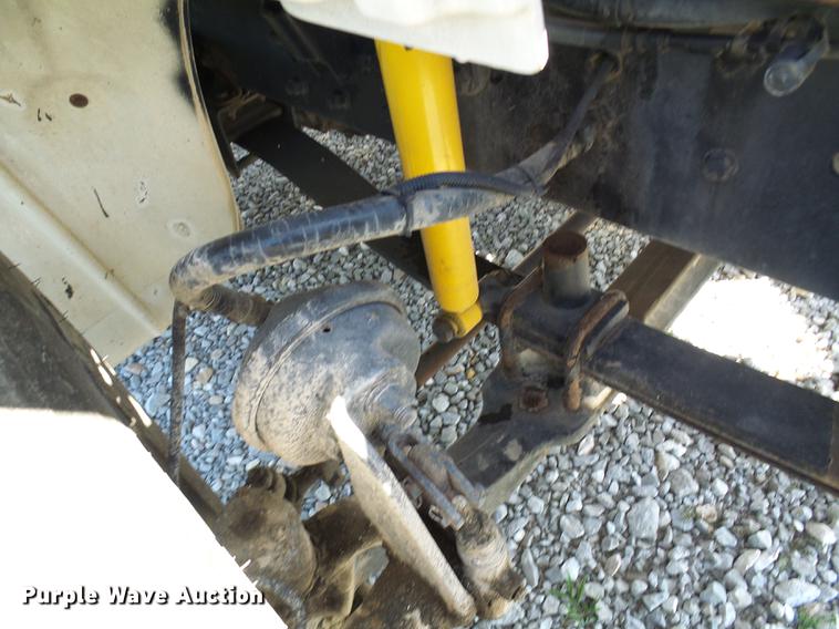 image for item DD8606 2004 Freightliner Business Class M2 digger derrick truck