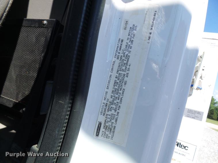 image for item DD8606 2004 Freightliner Business Class M2 digger derrick truck