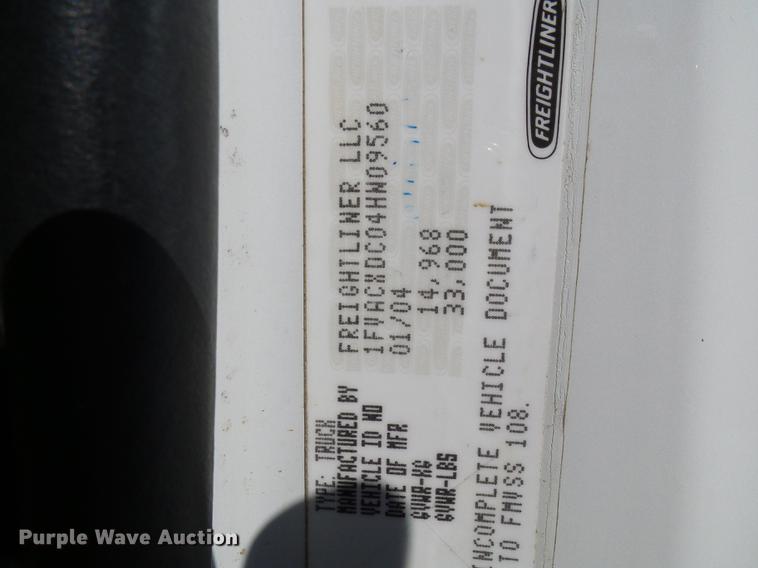 image for item DD8606 2004 Freightliner Business Class M2 digger derrick truck