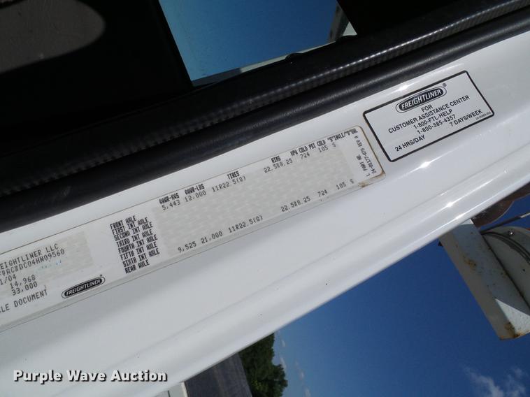 image for item DD8606 2004 Freightliner Business Class M2 digger derrick truck