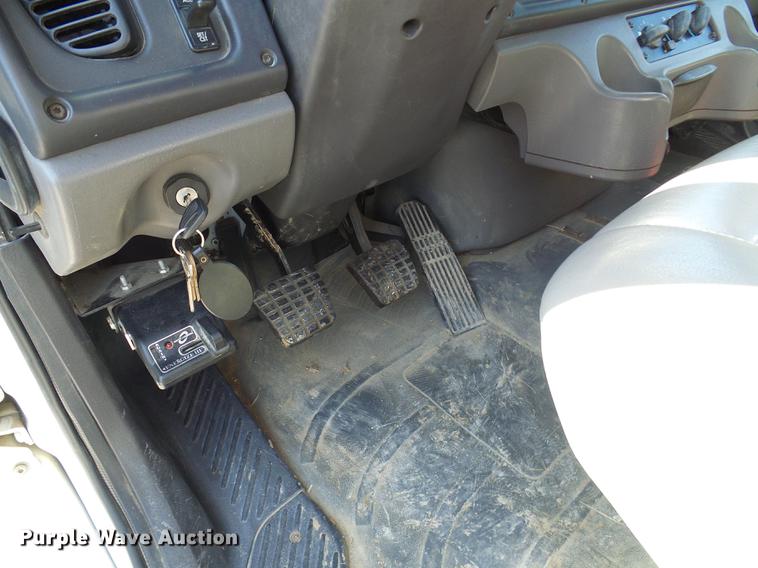 image for item DD8606 2004 Freightliner Business Class M2 digger derrick truck