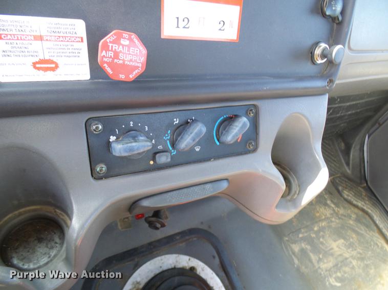 image for item DD8606 2004 Freightliner Business Class M2 digger derrick truck